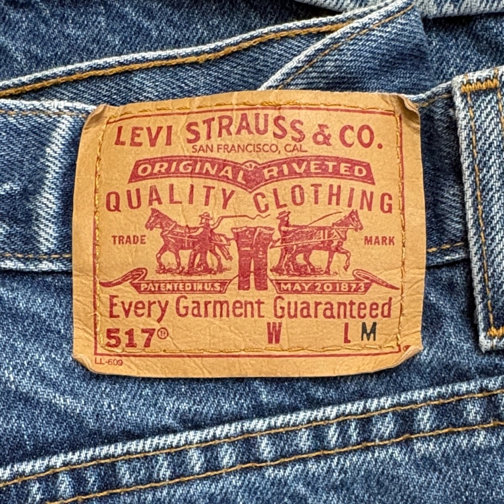 Levi's Classic Blue Jeans with Back Pocket Detail - Picture 2 of 3
